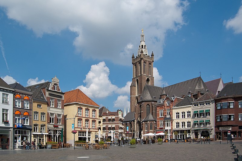Christoffelkerk en marktplein Roermond