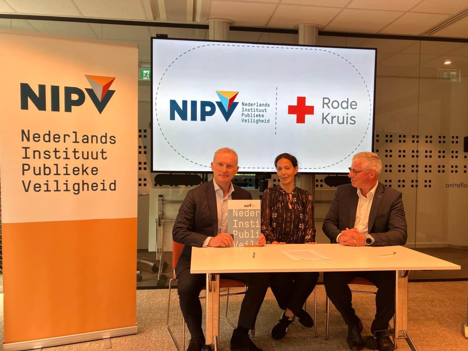 Het Rode Kruis breidt samenwerking met het NIPV uit door aan te sluiten