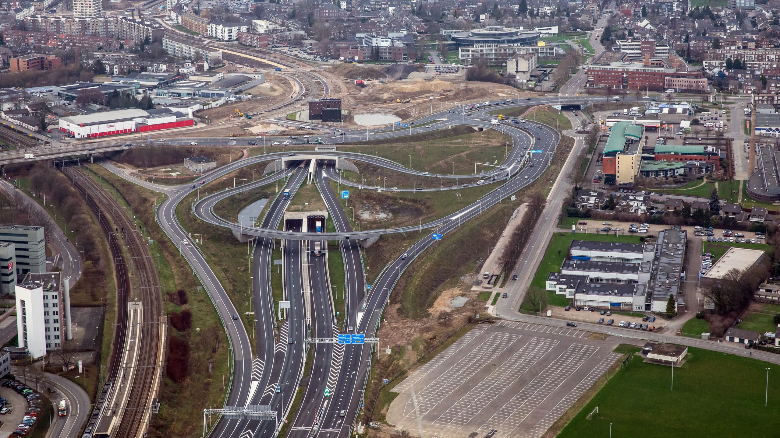 Bovenaanzicht Koning Willem-Alexandertunnel in Maastricht