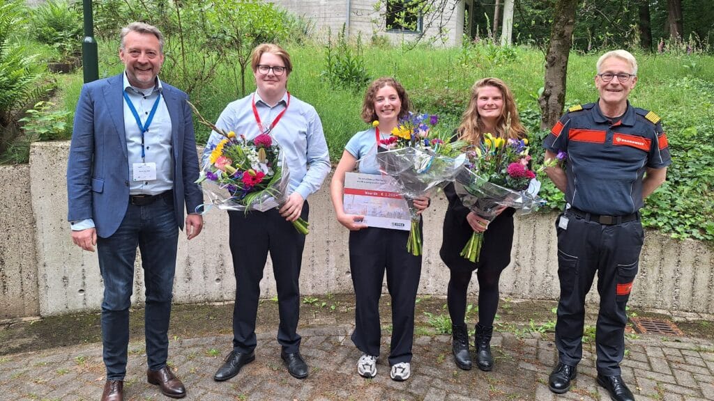 David den Boer (VVBA), Max Verbruggen, Merel Schouten (winnaar scriptieprijs), Carmen Guchelaar en Ricardo Weewer (NIPV).