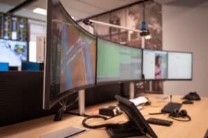 Beeldschermen in de meldkamer