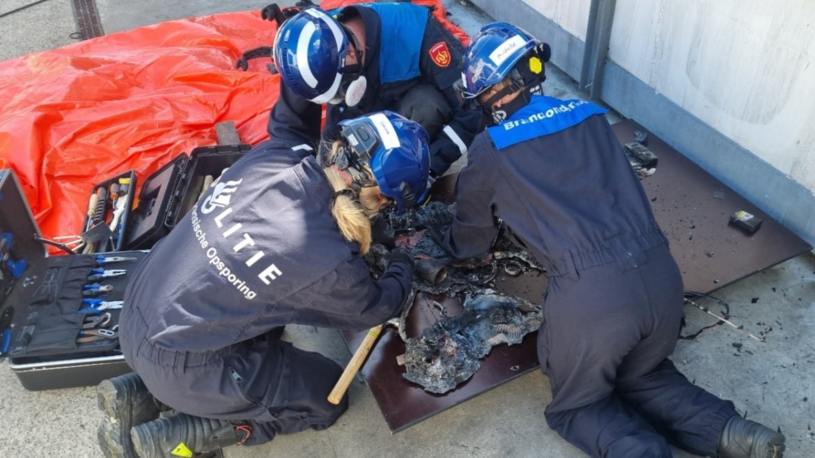 Brandonderzoekers aan het werk.