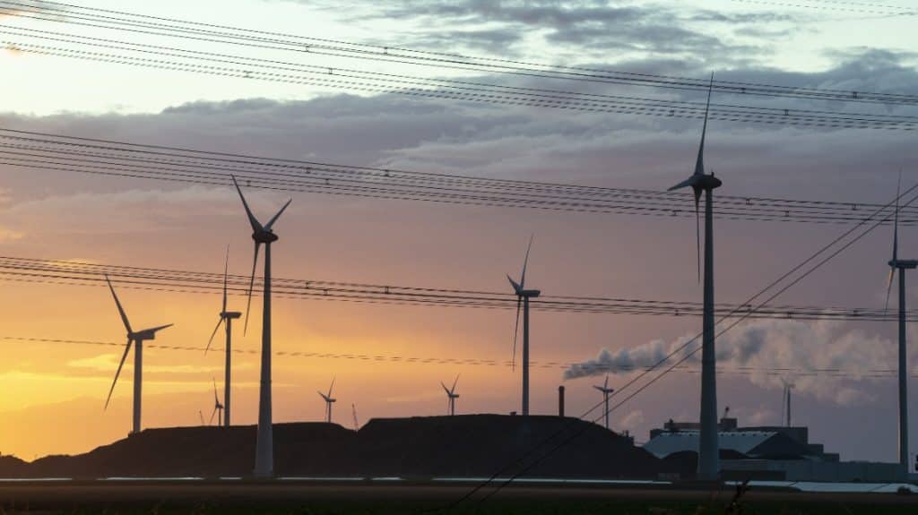 Hoogspanningsmasten in de Eemshaven