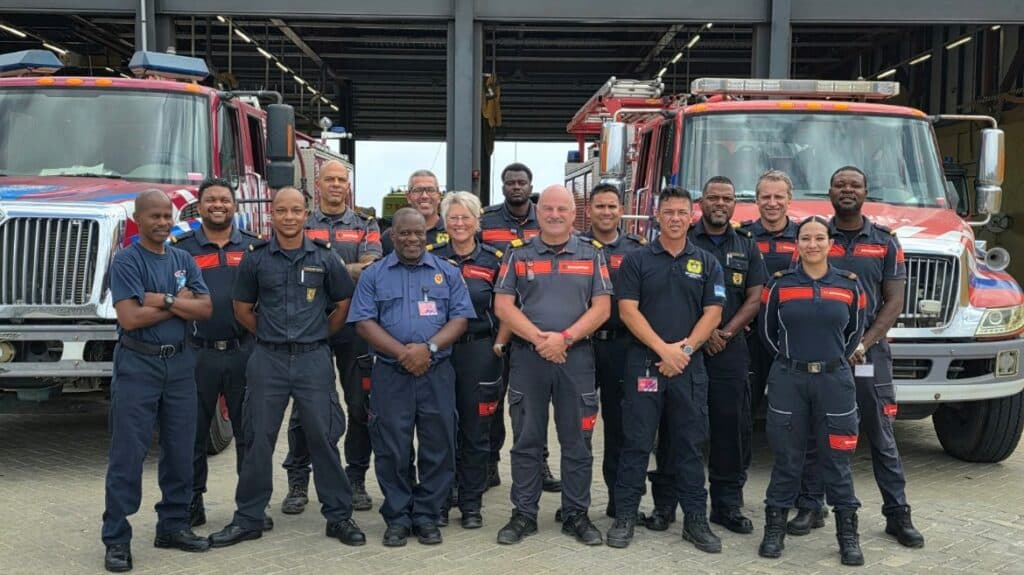 de deelnemers van de Leergang Officier van dienst op de zes Caribische eilanden