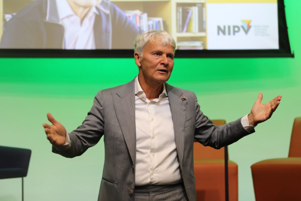 Menno van Duin tijdens zijn afscheidsrede